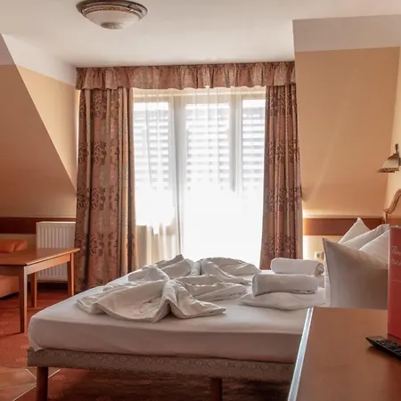 Fonix Wellness *** 1 A Epulet Oda ve Kahvaltı Hévíz